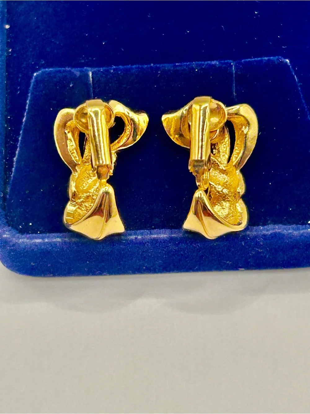Vintage Avon Polished Gold-Plated Ribbon Knot Clip-On Earrings - Picture 9 of 10